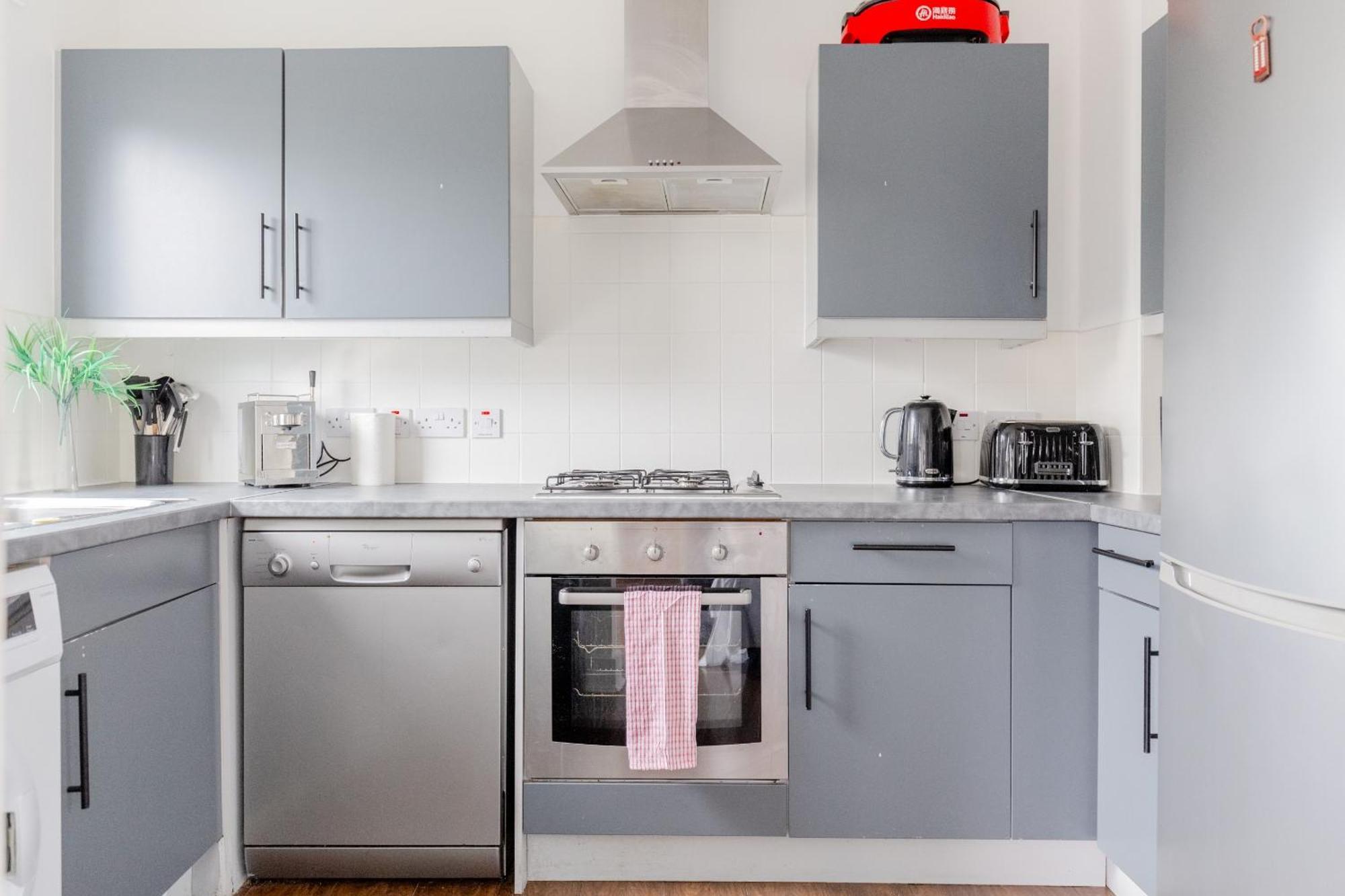 Apartment Bright 2 Bedroom Flat In Lambeth With Balcony *
