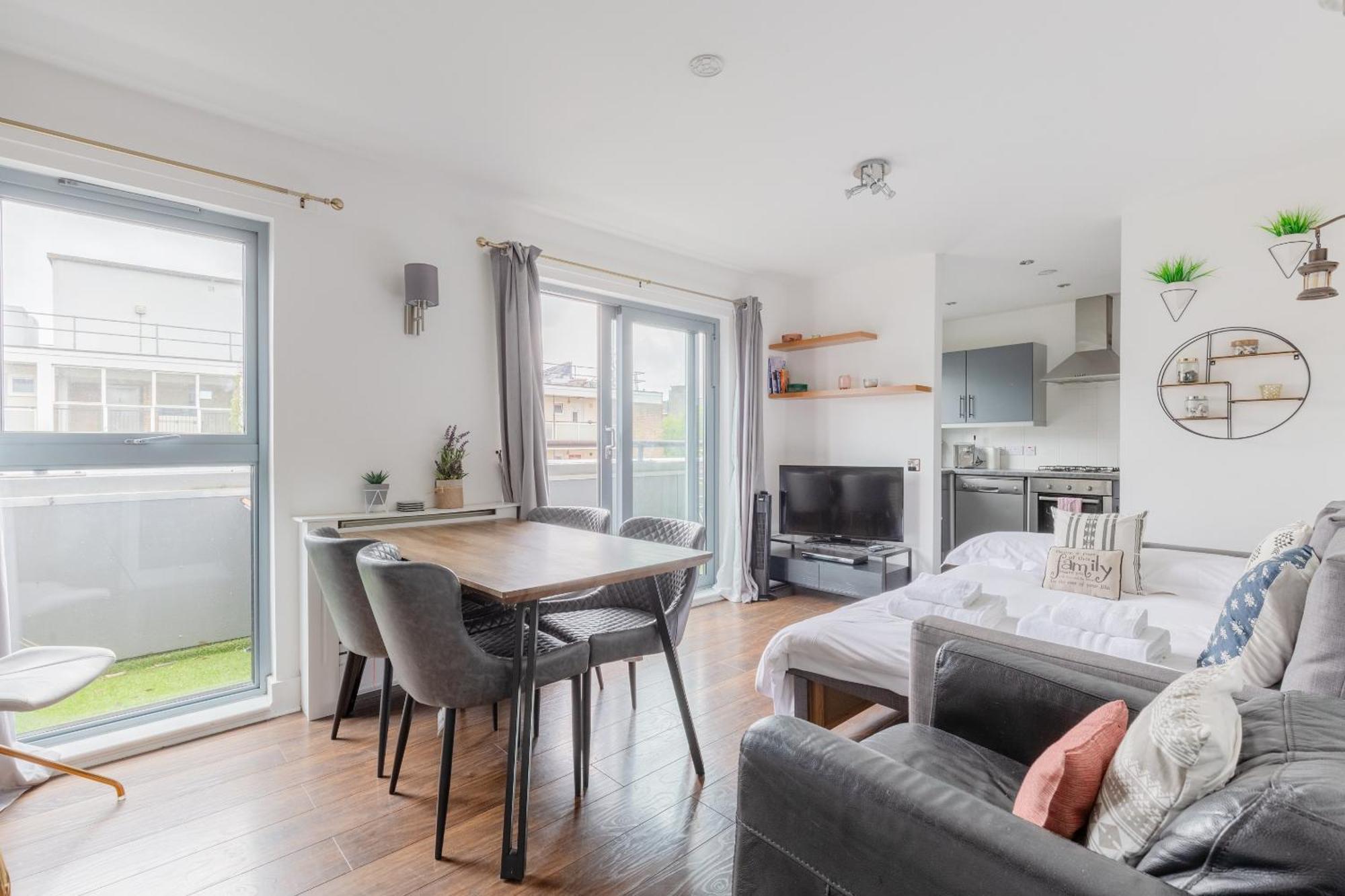 Bright 2 Bedroom Flat In Lambeth With Balcony London